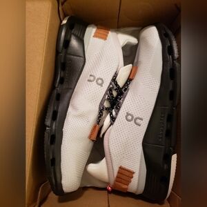 Women’s New OC On Cloud Brown Black & White Monster Cloud Nova Size 7.5 New